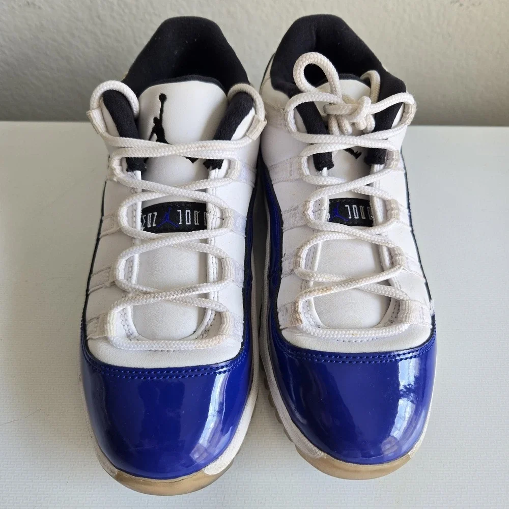 Nike Air Jordan 11 Low Retro White Blue Concord 580522-100 Boys Youth‎ Size 2Y